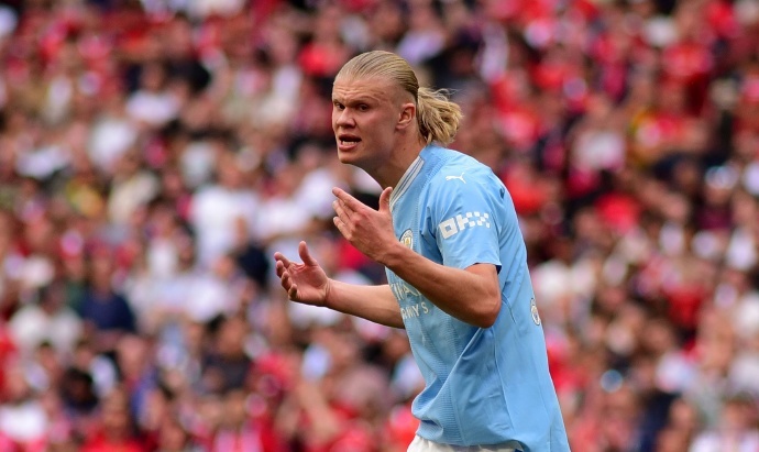 爱游戏-包含哈兰德连续十场比赛得分超过突破纪录，曼联挑战极限！的词条